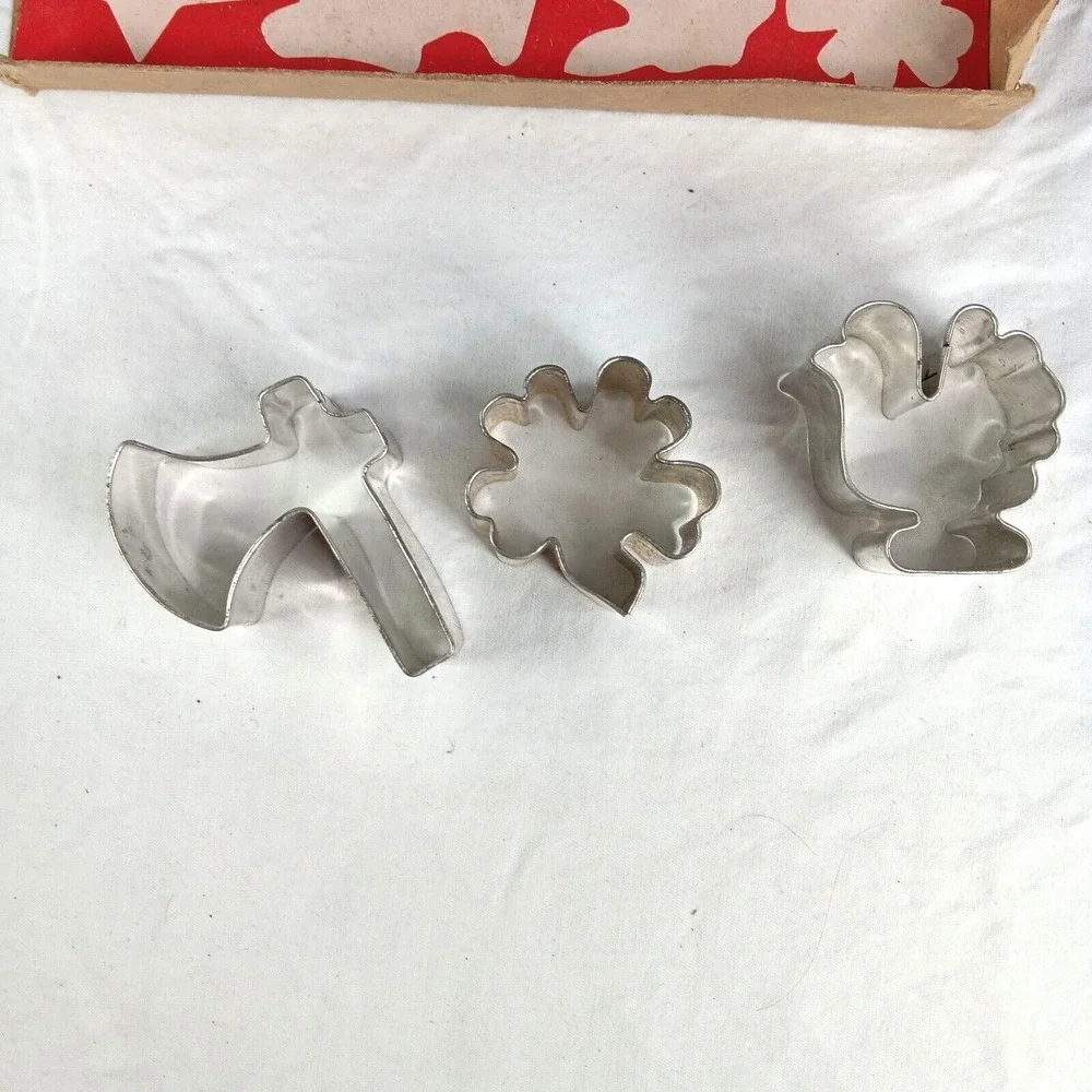 VTG Metal Cookie Cutters Original Box 10 Pc Tin Baking Set‎ Retro Kitchen Decor